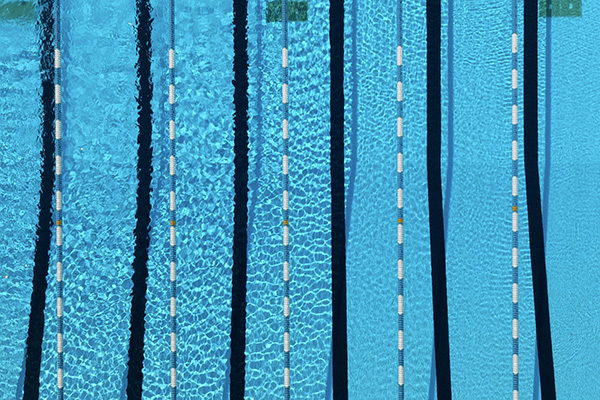 Pool with swim lane dividers