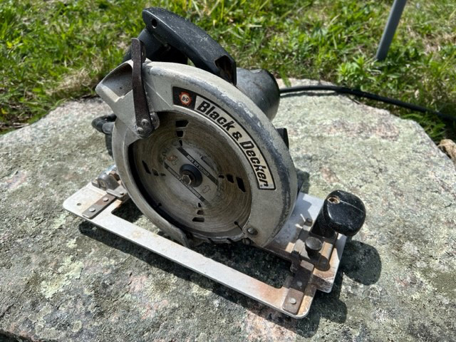 BLACK+DECKER CA - @joyandasher found his father's old BLACK+DECKER® circular  saw. Looking as good as it works. What's the oldest tool in your  collection? Show us using #BLACKANDDECKER.