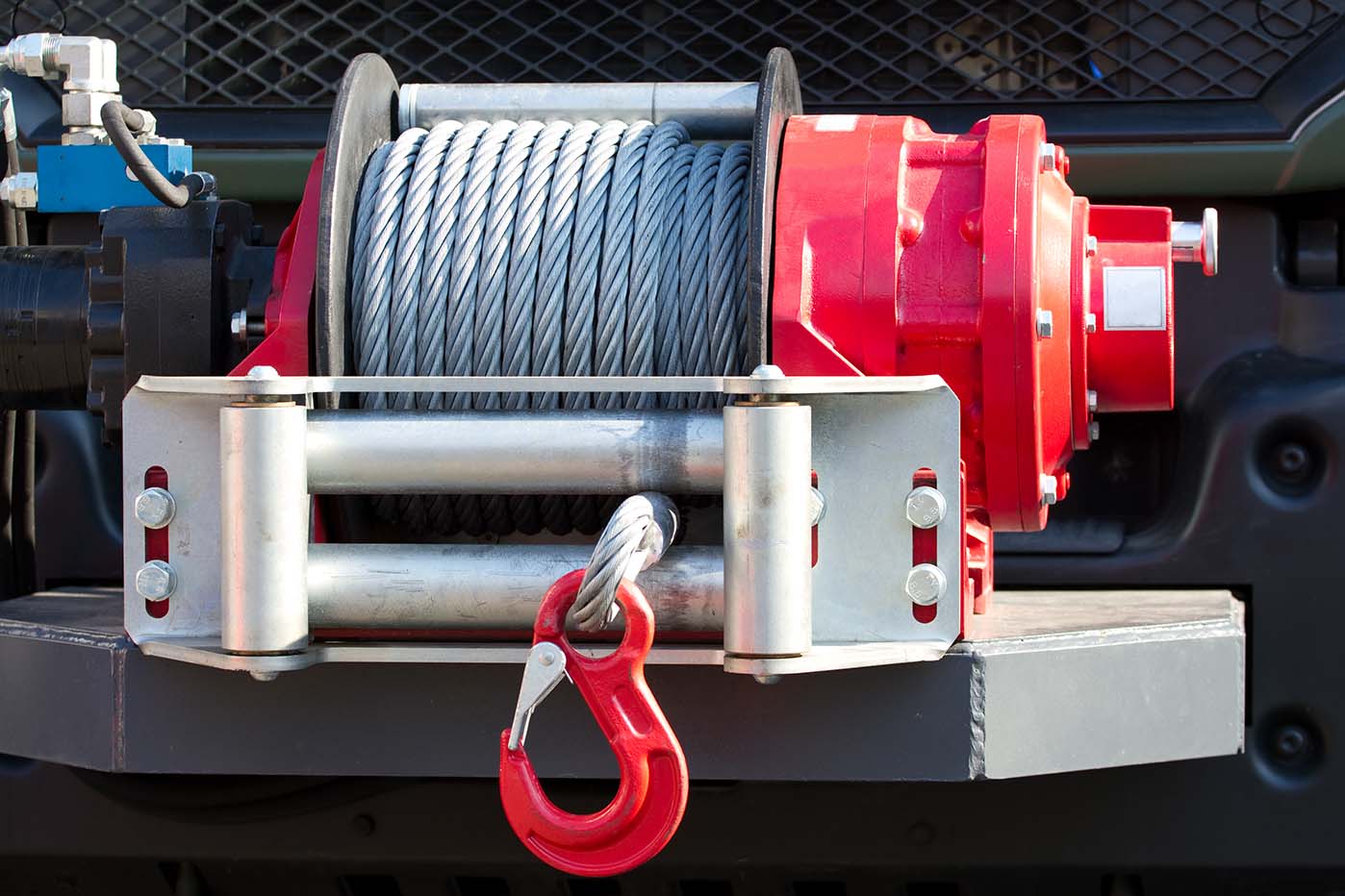 Choosing the Right Winch: Pulling, Lifting and More - Grainger KnowHow