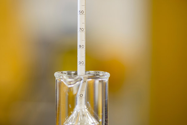 How does a liquid filled thermometer (liquid-in-metal) work? - tec